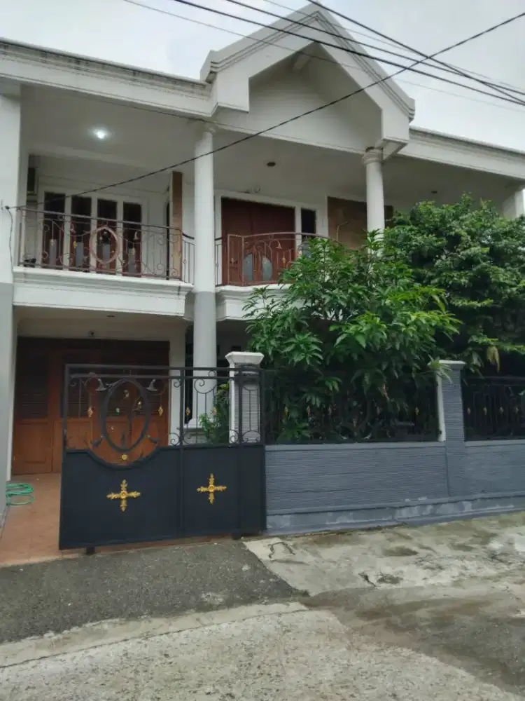 Dijual rumah di Cinere
