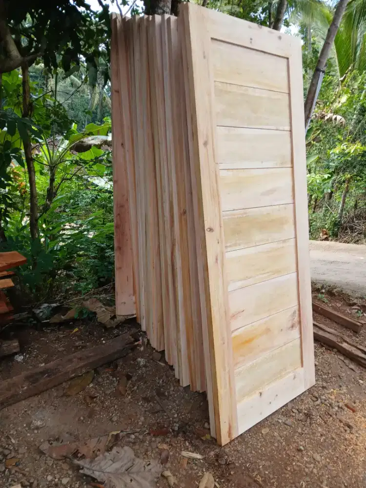 Kusen dan pintu baru