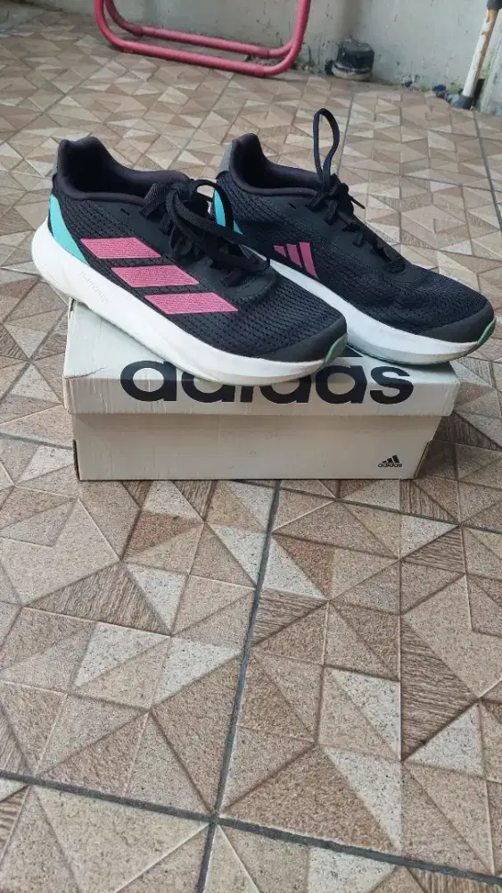 Dijual sepatu running adidas women original size 38