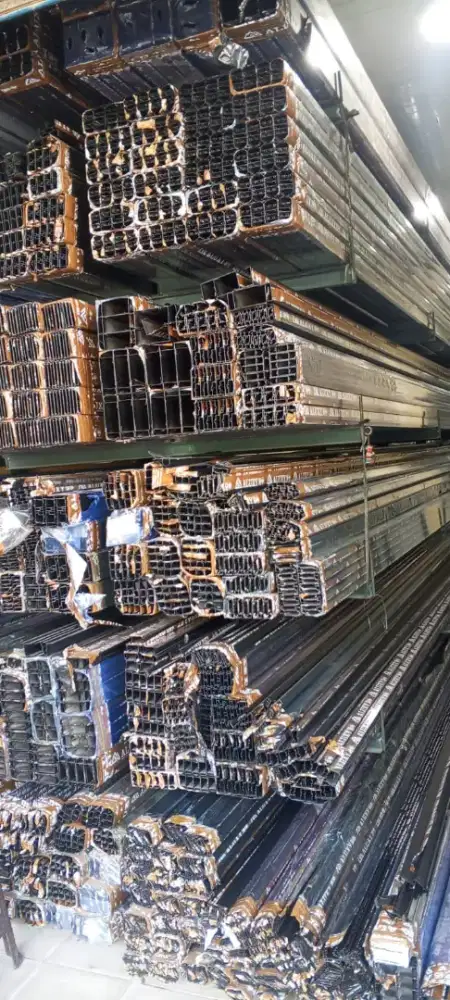 Tukang rakit pasang kusen pintu aluminium