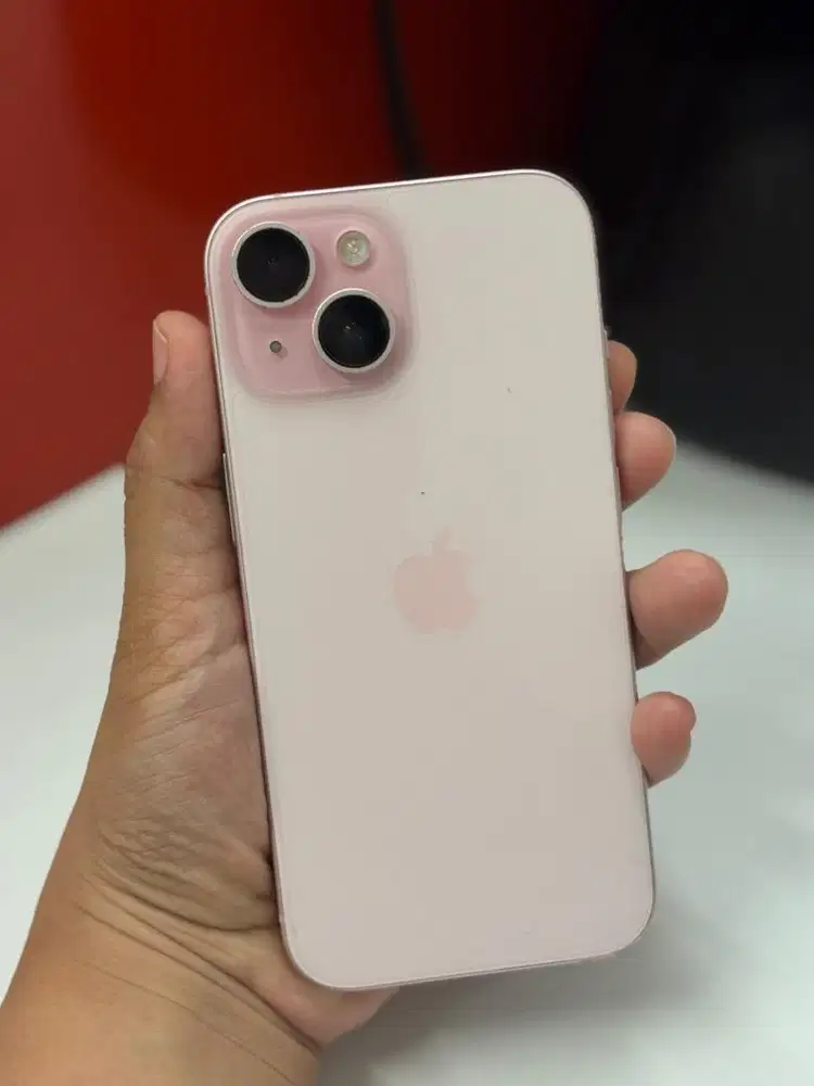 Iphone 15 128 GB warna Pink