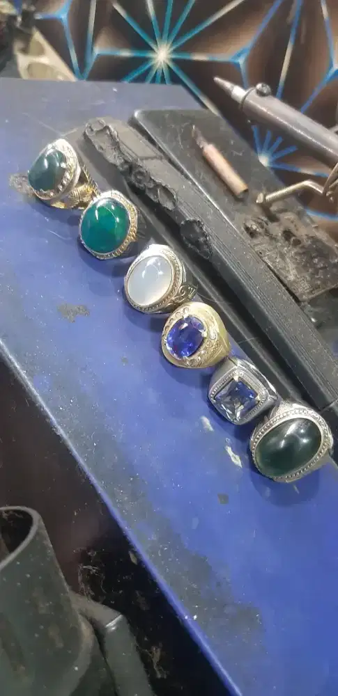 Borongin aja semua nih batu permata kinclong joss