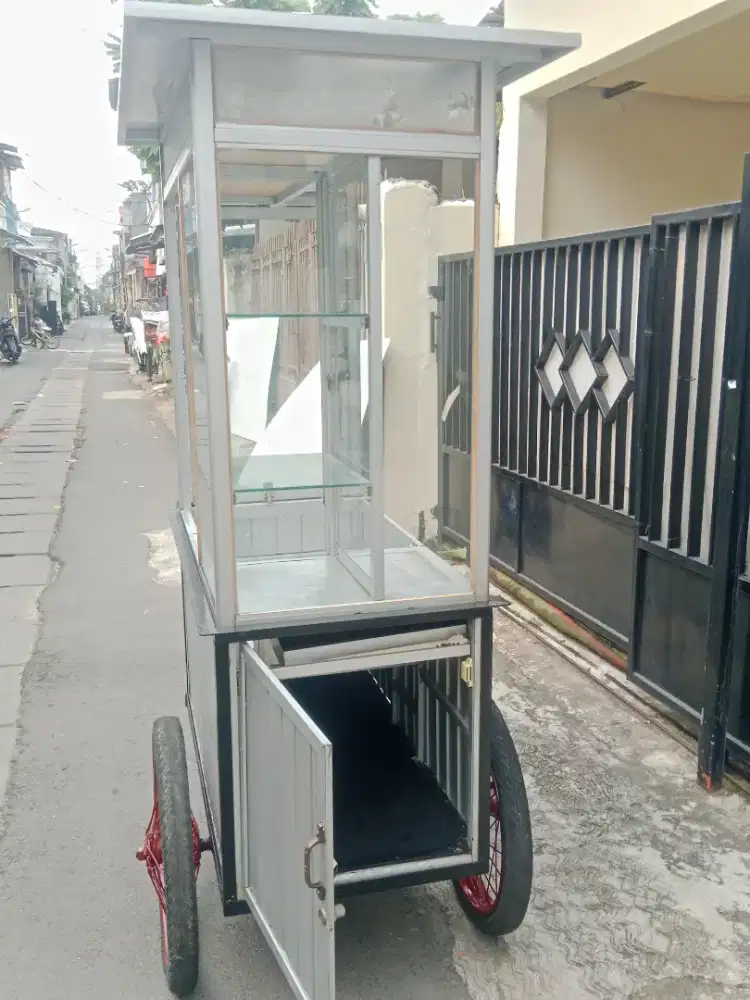 Gerobak bekas dimsum full alumunium ( nego tipis  )