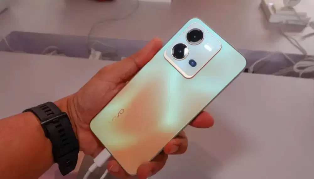 Vivo v25e ram 8+8 tahan air grimis . Hp mewah