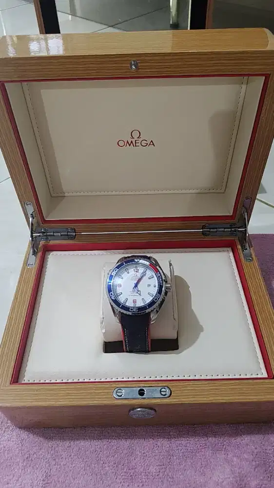 Jam tangan omega seamaster