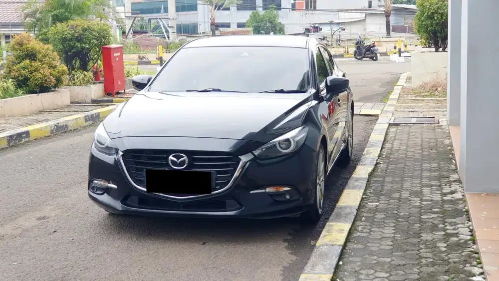Mazda 3 hatchback skyactive 2018 hitam