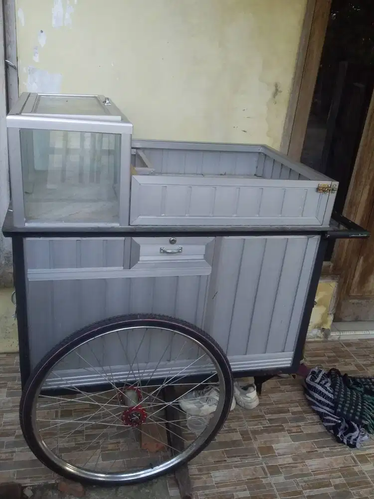 Gerobak dorong siap pake