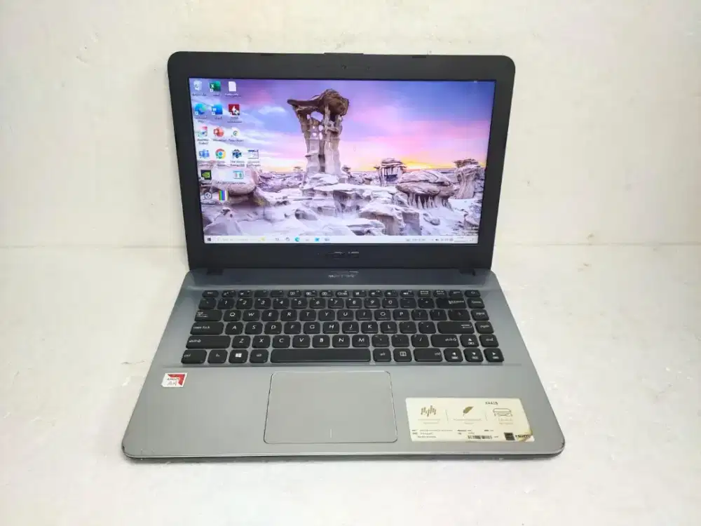 B764 Asus X441B AMD A9-9425 Ram 4GB ssd 128GB