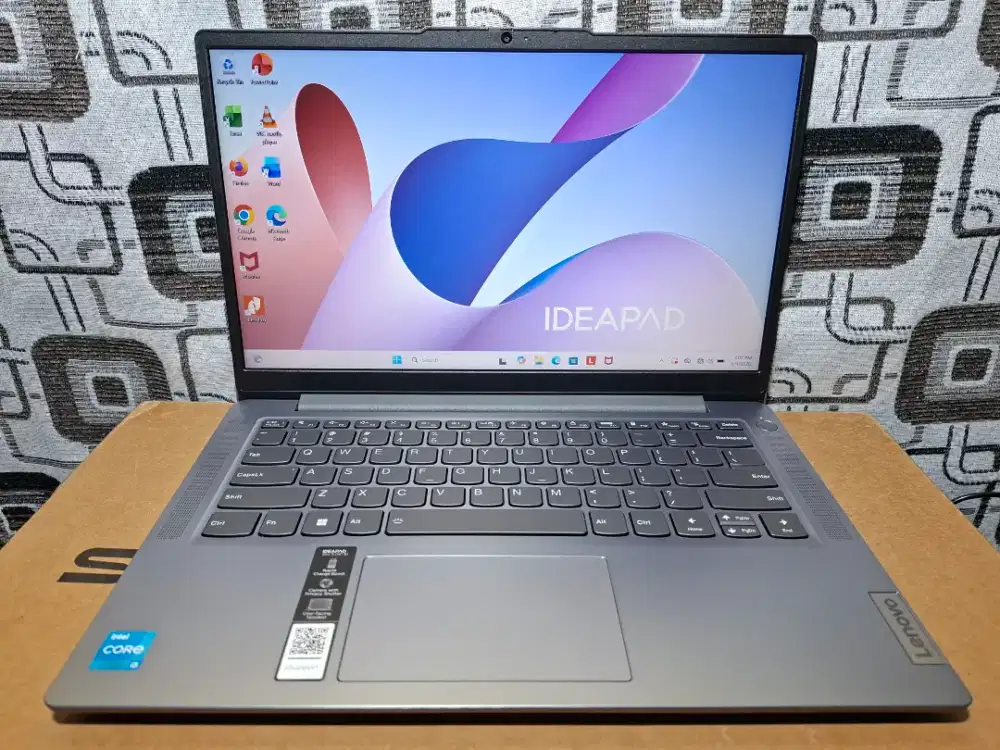 Laptop Lenovo Core i3 gen 13 ram 8gb ssd 512 istimewa garansi 2027