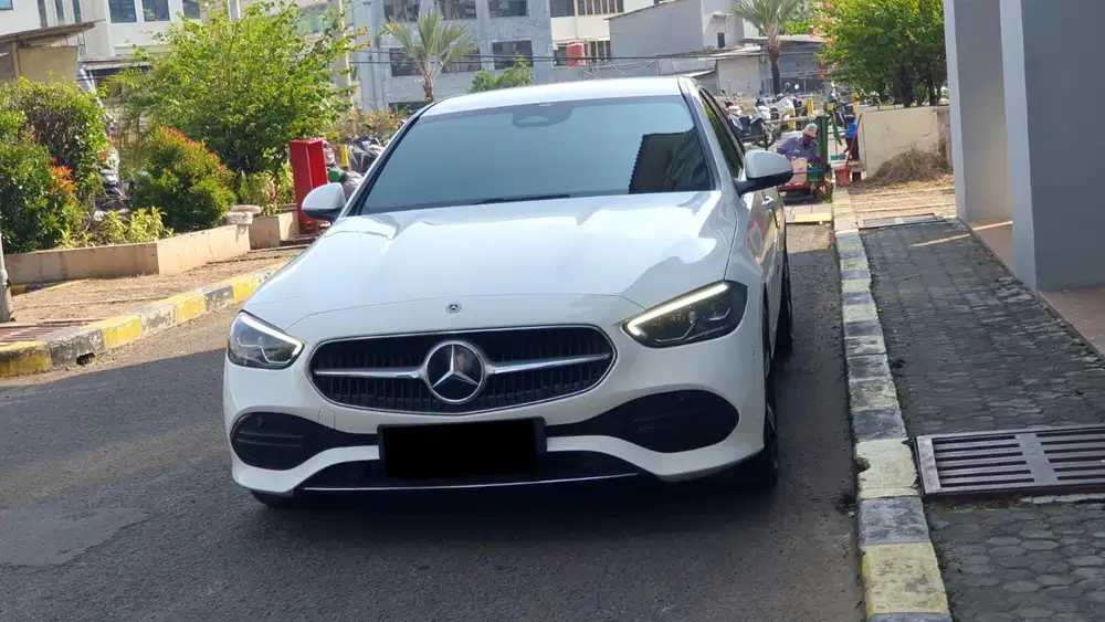 Km23rb mercedes benz mercy c200 avantgarde line 2022 putih