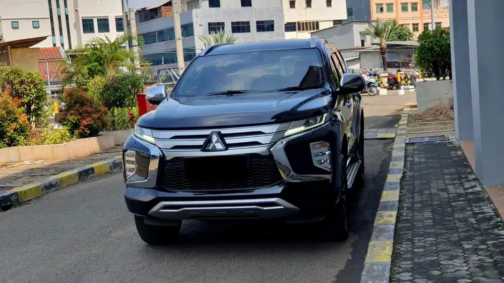 Mitsubishi pajero sport dakar ultimate 2023 hitam