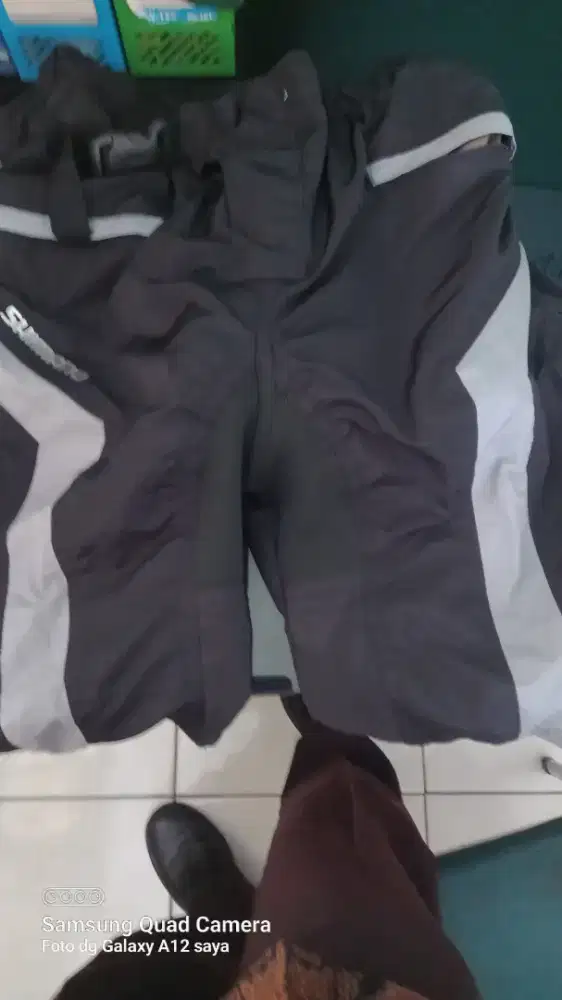 Celana gowes shimano , ukuran L ..ada padding