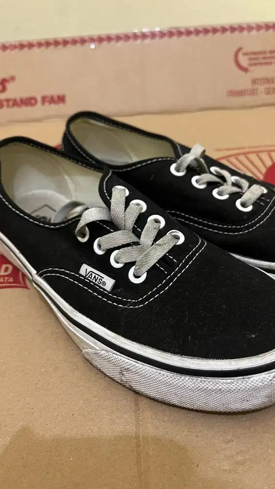 Dijual sepatu VANS AUTHENTIC