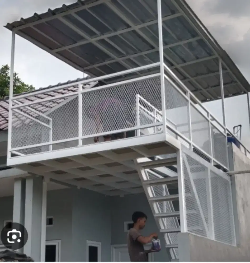 Mezaninein autdor pas dak besi