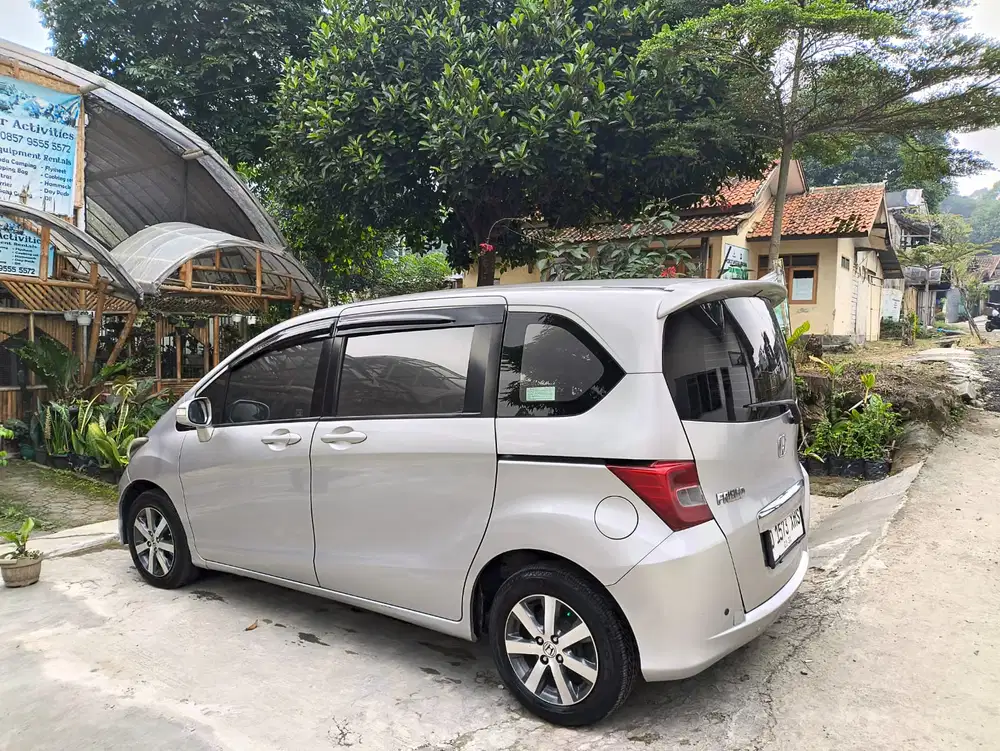 Honda Freed 2010 Bensin