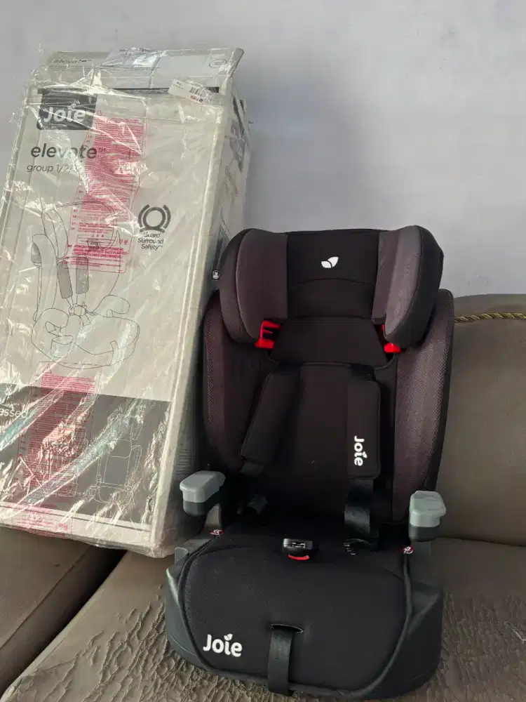Carseat elevate joie