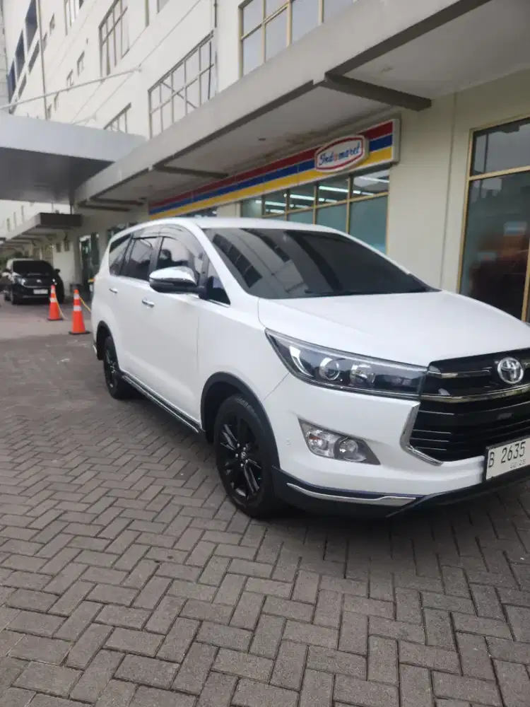TOYOTA  INNOVA VENTURER  DIESEL. 18