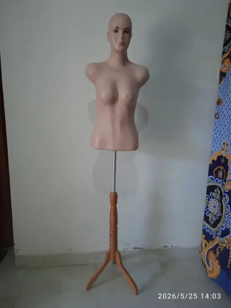 Dijual cepat manekin (like new)