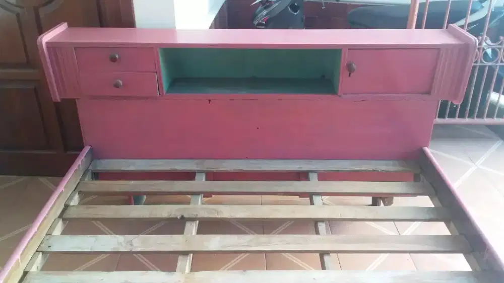 Dipan / tempat tidur kayu jati
