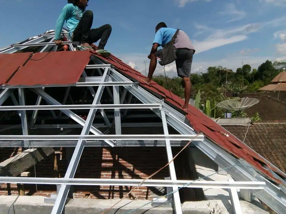 Renovasi Atap Lapuk Ganti Baja Ringan Paling Murah Kuat