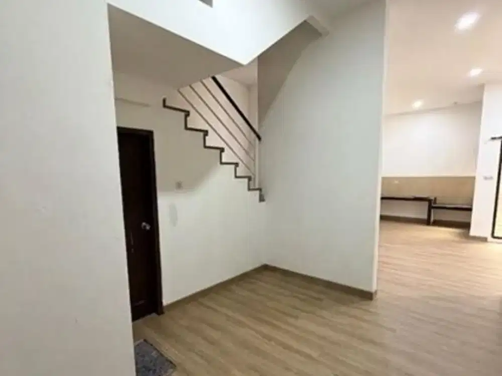 Rumah 2 Lantai strategis Terawat di Taman Kopo Indah 3