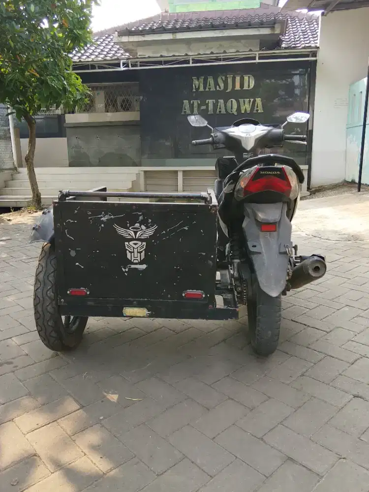 Motor roda tiga