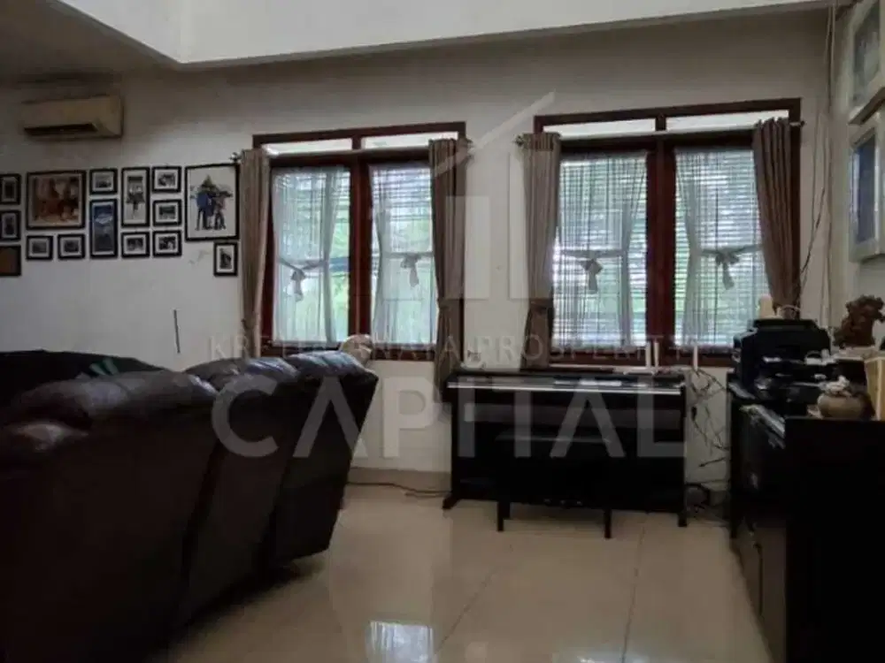 RUMAH 3 LANTAI POSISI HOOK LOKASI STRATEGIS COCOK UNTUK KANTOR DAN BISNIS DI MAINROAD RAJAWALI