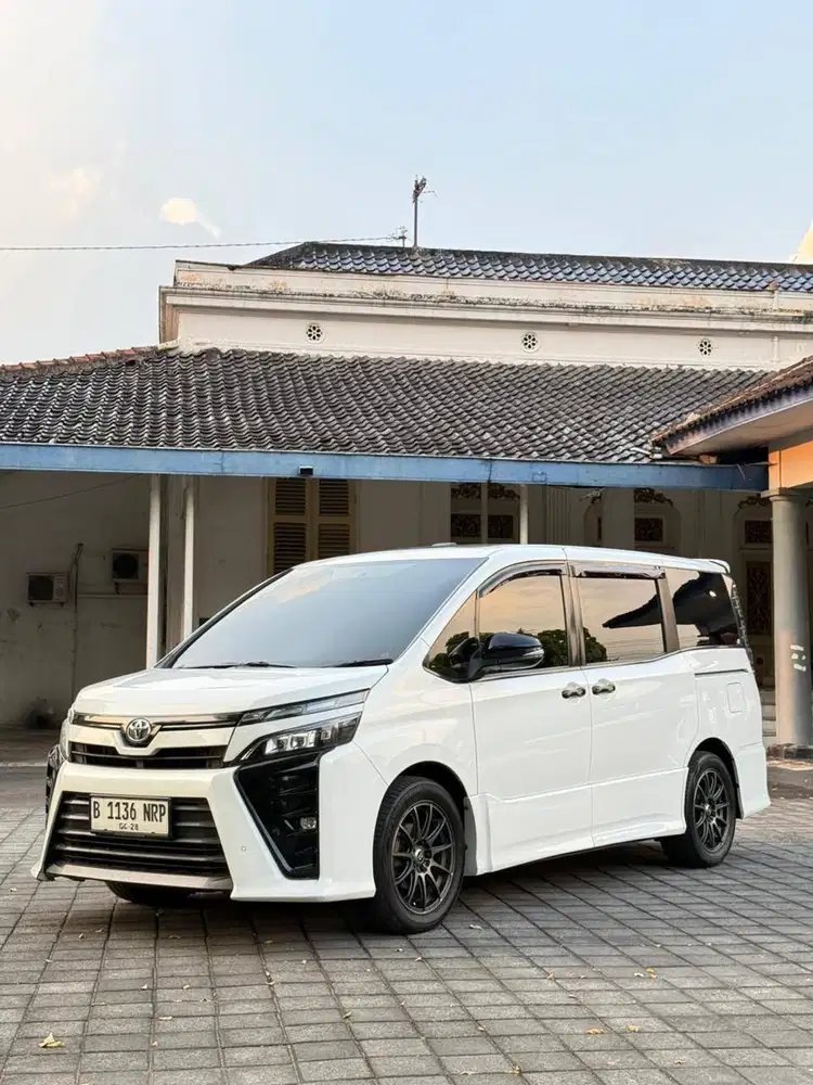 Toyota Voxy 2018 AT Pemakaian Nama Pribadi Mulus Low Km 71rb