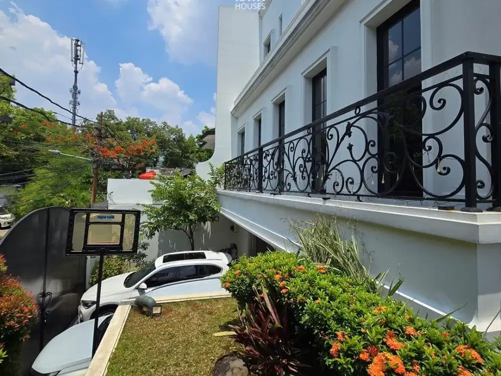 Gunawarman SCBD 264m² Modern Classic 3Lt+Basement 4KT, 27M Nego