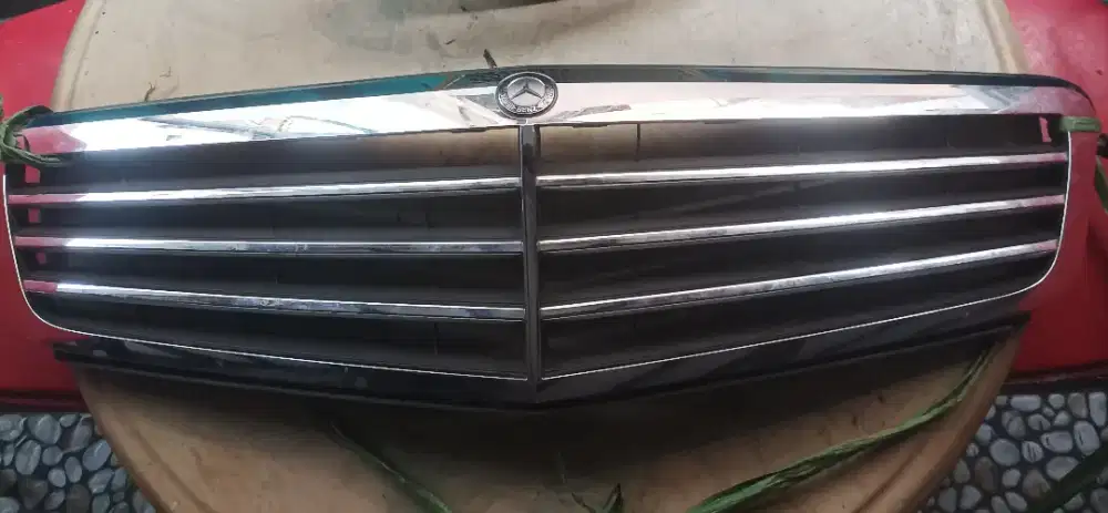 Mercy, Fortuner grill depan