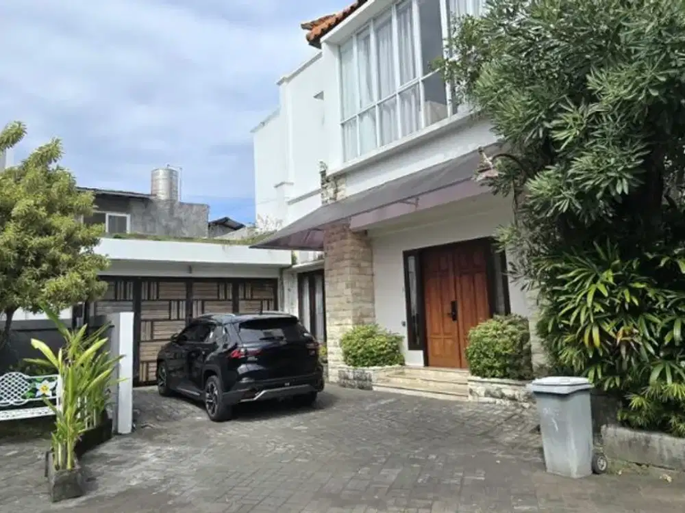RUMAH MEWAH STRATEGIS DI KAWASAN ELIT SANUR SIAP HUNI