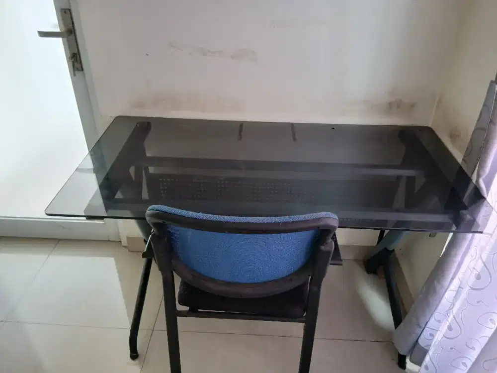 Meja belajar beserta kursinya