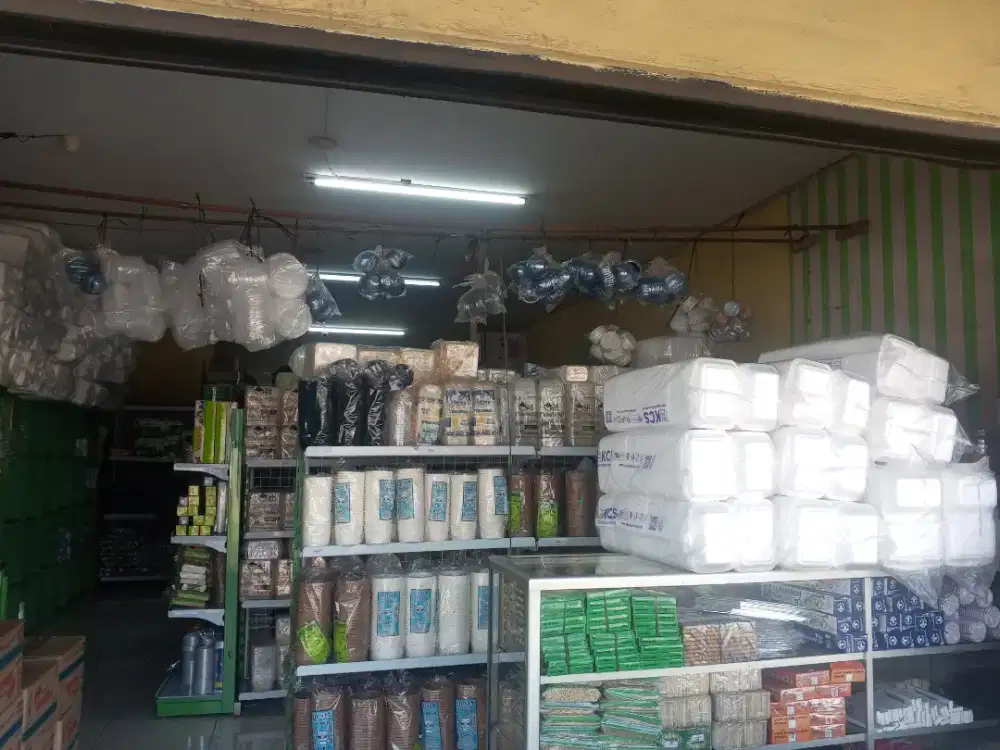 PENJAGA TOKO GROSIR SNACK DAN PLASTIK