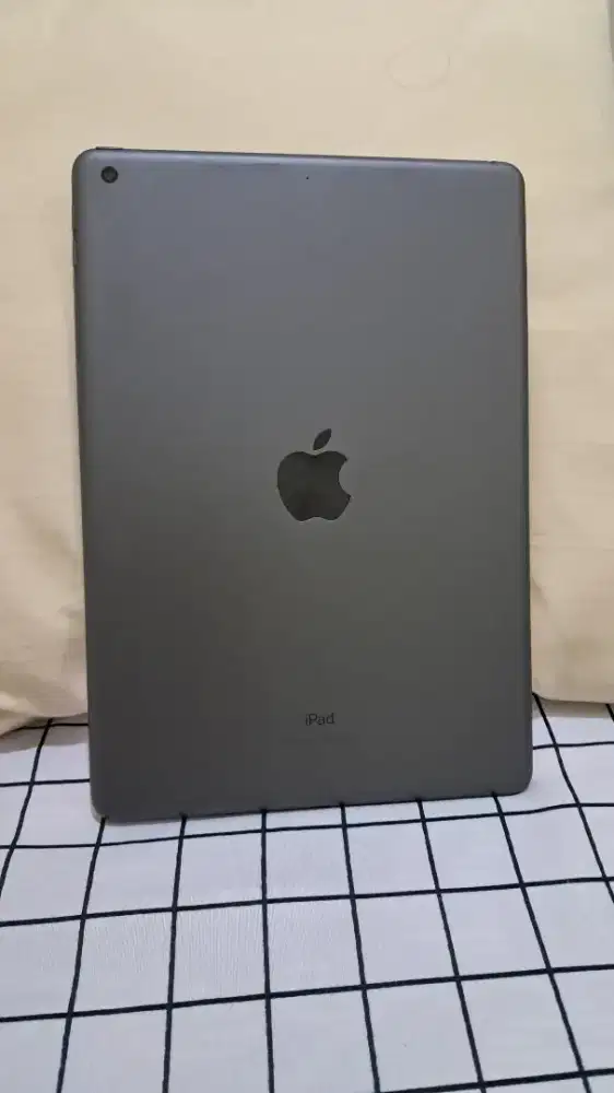 iPad 9 64 GB Wi-Fi only (Bonus apple pen + case + keyboard + mouse)