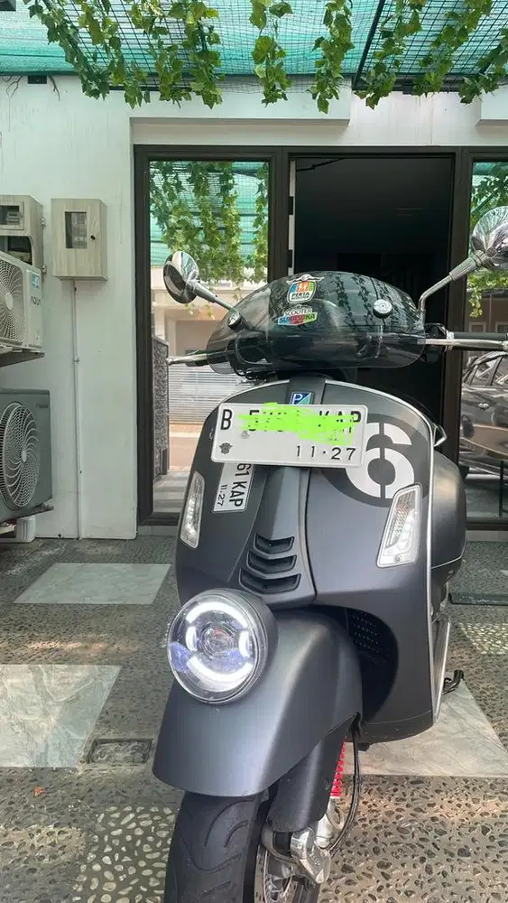 Vespa Sei Giorni 300 Special Edition tahun 2022