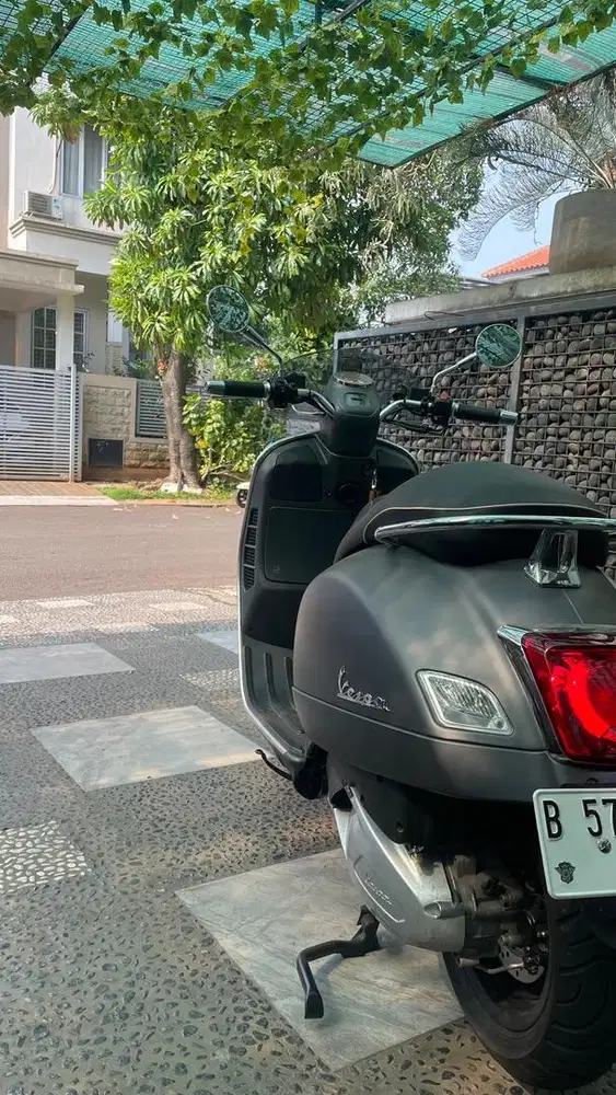 Vespa Sei Giorni 300 Special Edition tahun 2022