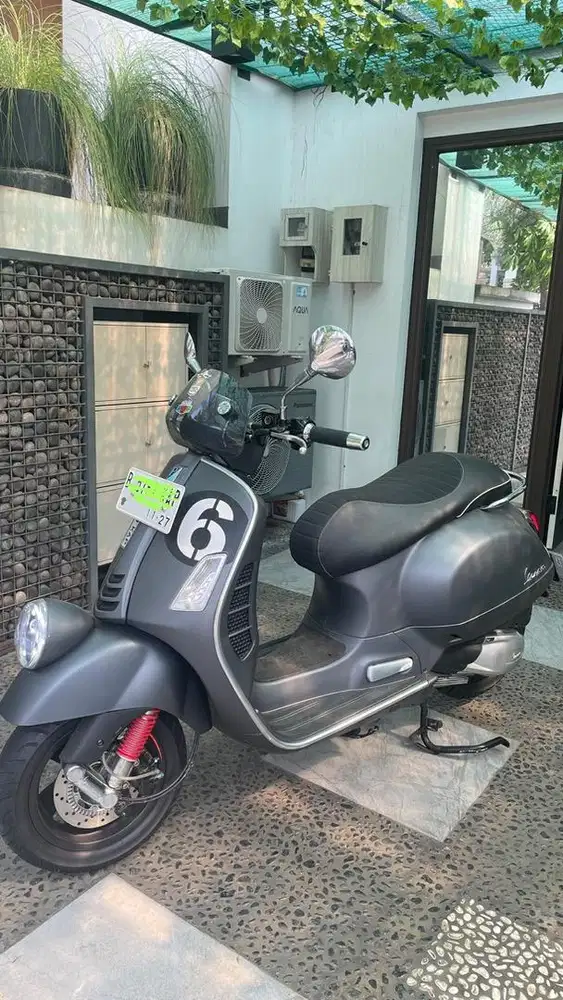 Vespa Sei Giorni 300 Special Edition tahun 2022