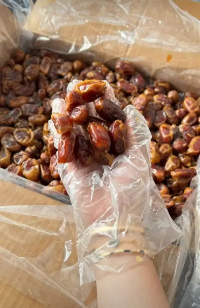 Kurma Khalas Madinah Al Fursan 1kg-250gr/dus