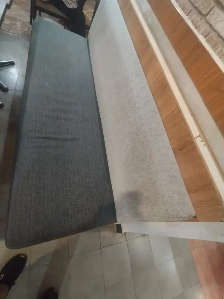 Sofa berkualitas bahan kayu tebal dan bisah berkualitas