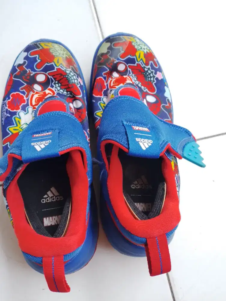 Sepatu Adidas Marvel anak 7-8thn