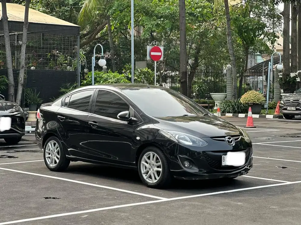 MAZDA 2 A/T 2011 SEDAN