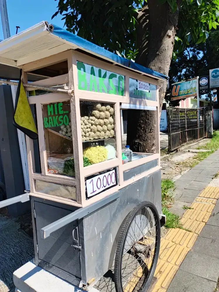 DAGANG BAKSO MANGKAL