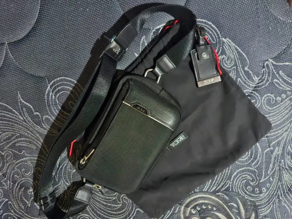 Original Tumi Messina utility pouch arrive