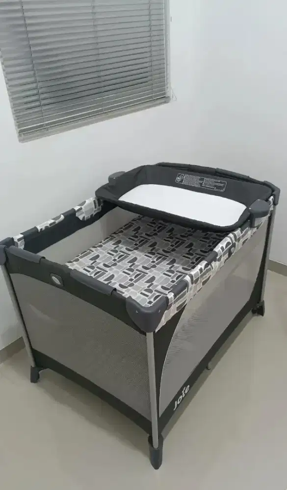 Travel Baby Box/Baby Crib Joie 2 in 1