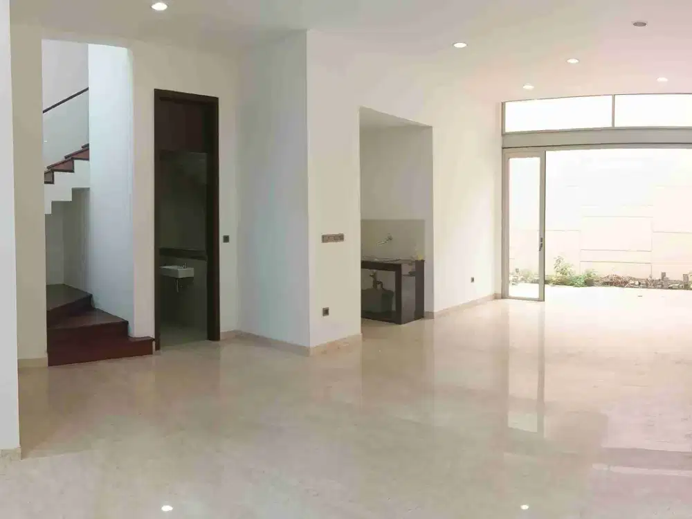 PIK GOLF ISLAND, disewakan RUMAH MEWAH, cluster TERBAIK 8*20m2, 3 lantai