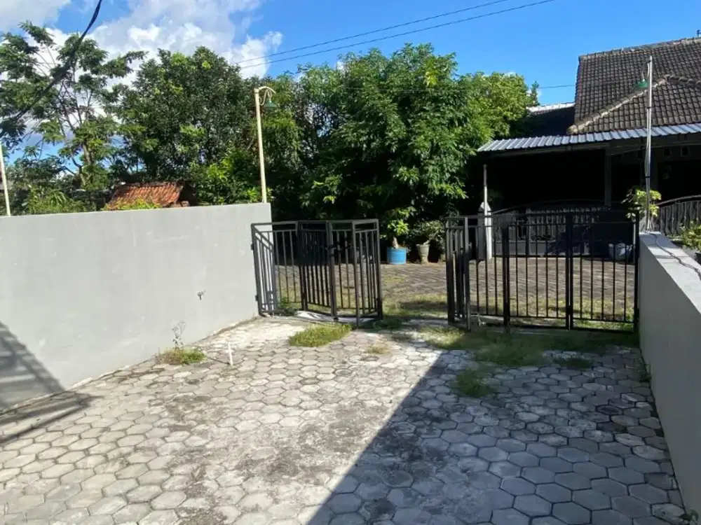 RUMAH LUAS 4 KAMAR DEKAT UGM, AKSES MUDAH KE MANA SAJA