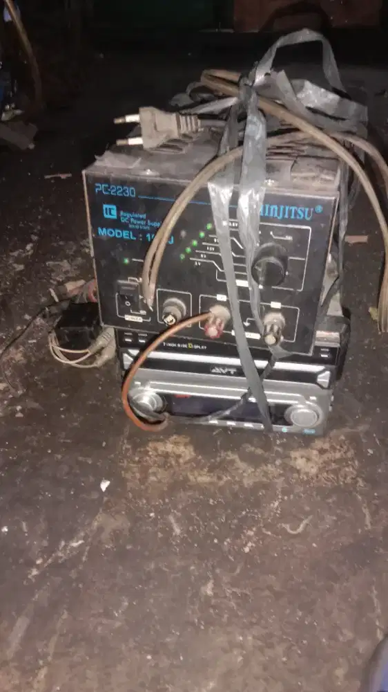 Radio mobil dan adaptornya