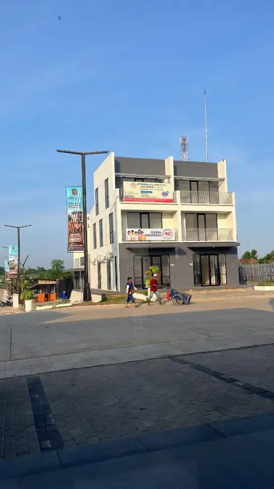Ruko 3 Lantai 2 Balkon cocok untuk usaha laundr dan tempat tinggal