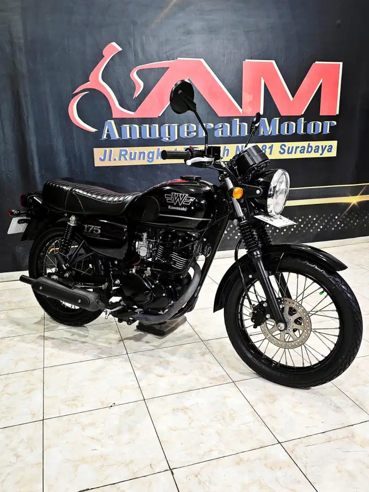 W175 SE Black Edition limited mewah reg.2023 . Anugerah motor rungkut