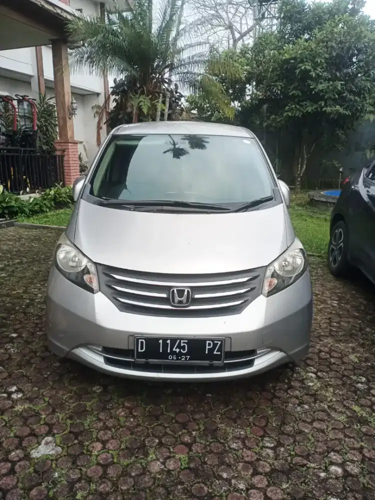 Honda freed 1.5 E AT 2010